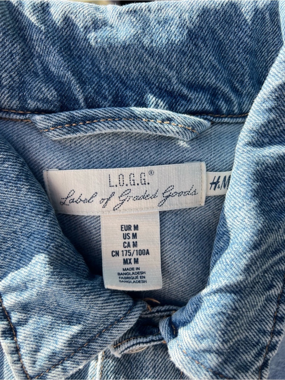 H&M Light Blue Denim Jacket with Contrast Stitching - Picture 9 of 9